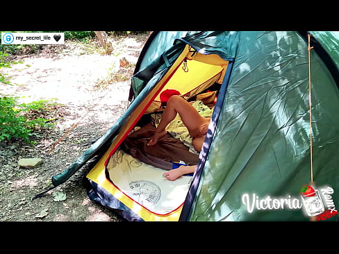 ❤️ ថតដោយកាមេរ៉ា Passionate jerk off Stranger in a tent ️❌ វីដេអូសិច នៅពួកយើង ️❤